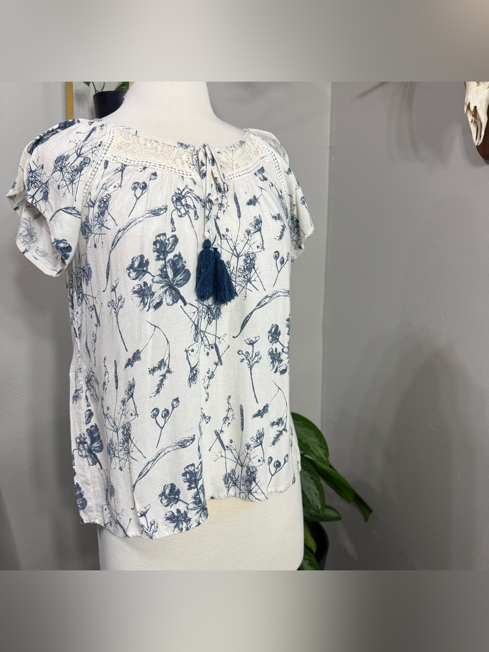 Doe & Rae White Floral Tassel Peasant Top